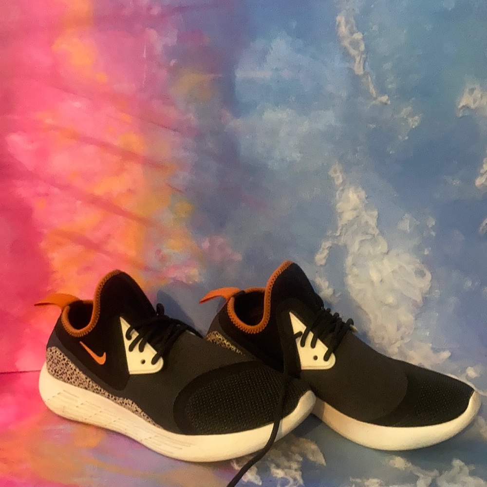 Nike men’s 8 fits woman’s 9